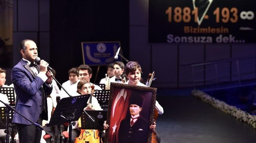 Muratpaşa&rsquo;da İzmir Marşı Coşkusu