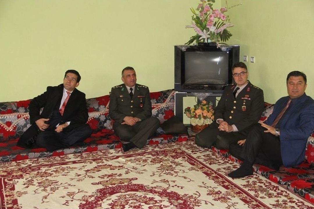 Kaymakam &Ouml;zt&uuml;rk&rsquo;ten Şehit Ailesine Ziyaret