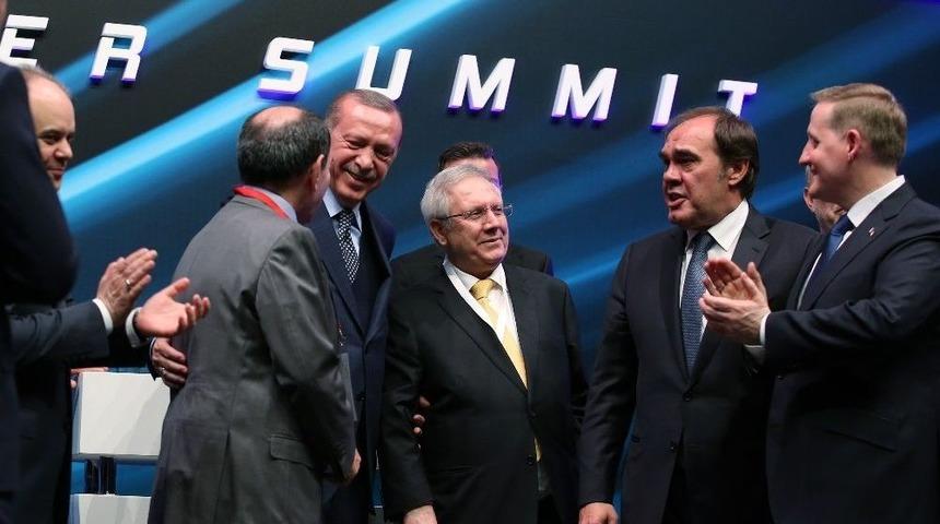 Futbol Zirvesi&rsquo;nde K&ouml;şe Kapmaca