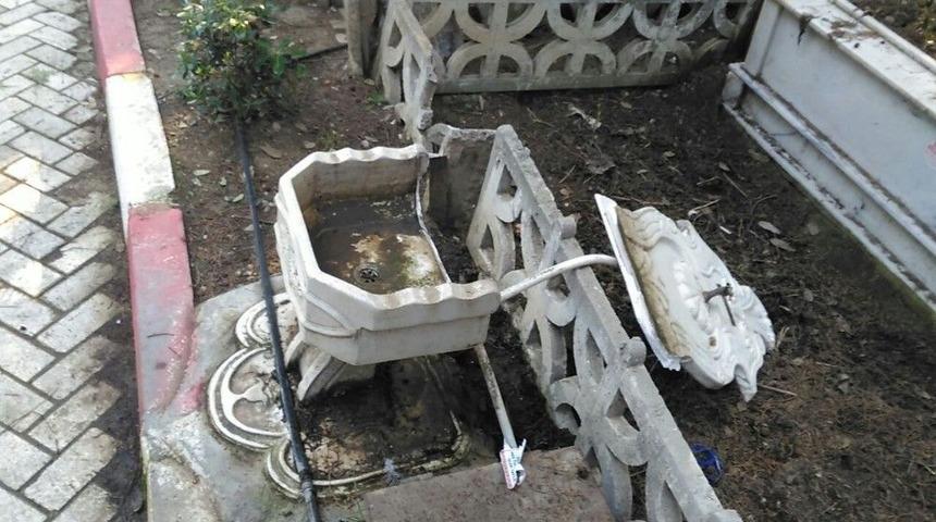 Mezarlığa &Ccedil;irkin Saldırı