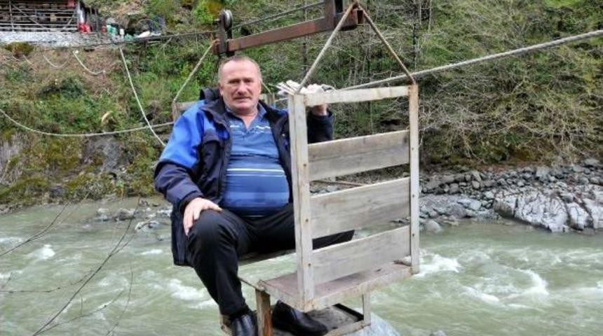 Kovanlarına Kabinli Teleferikle Ulaşıyor