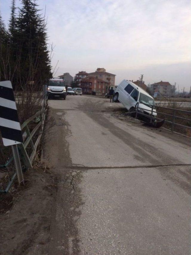 Kazalara Davetiye Çıkartan Dar Köprü İçin Çözüm Bekliyorlar