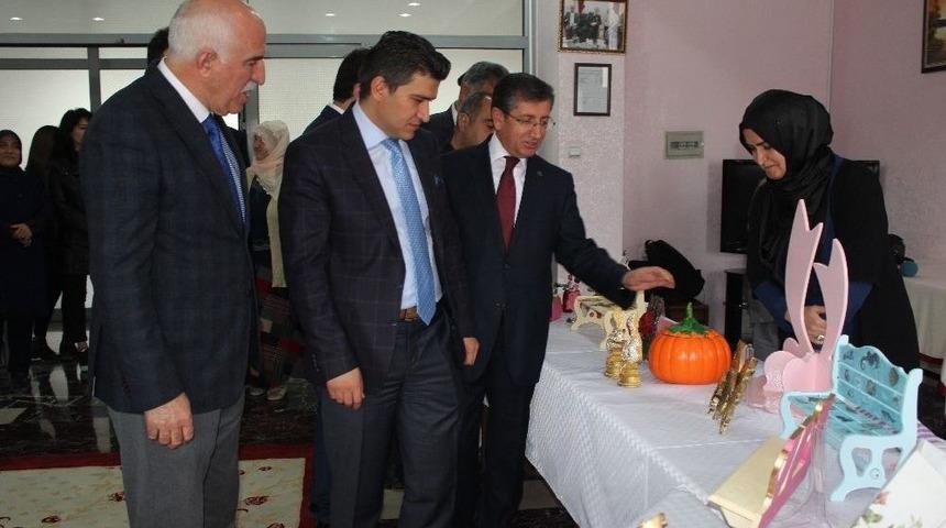 Huzur Evi Sakinleri, El Emeklerini Sergiledi