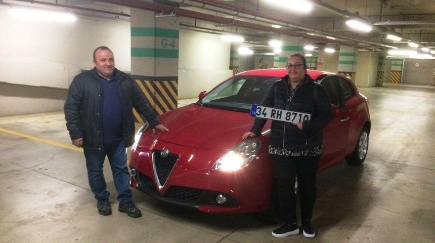 Hediye Almaya Gittiği Avm&rsquo;den Kazandığı Arabayı Teslim Aldı