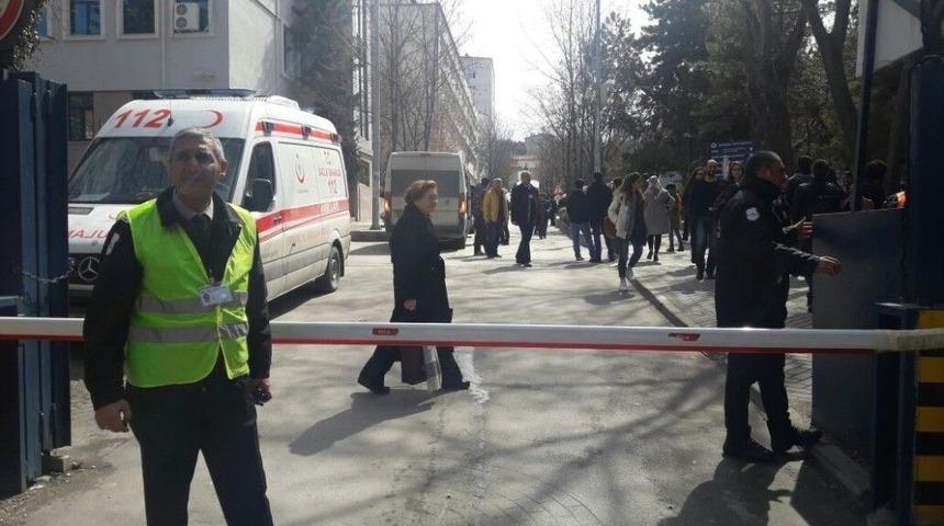 Ankara &Uuml;niversitesinde &ldquo;&ouml;calan&rsquo;a İdam&rdquo; Pankartı Asan &Ouml;ğrencilere Saldırı