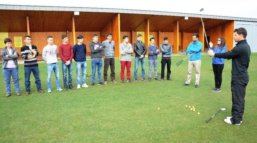 İşitme Engelli İlk Milli Golf&ccedil;&uuml;ler, B&uuml;y&uuml;kşehir Golf Kul&uuml;b&uuml;&rsquo;nde Yetişiyor