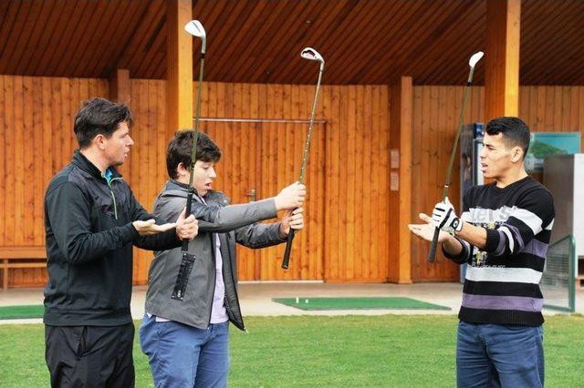 İşitme Engelli İlk Milli Golfçüler, Büyükşehir Golf Kulübü’nde Yetişiyor