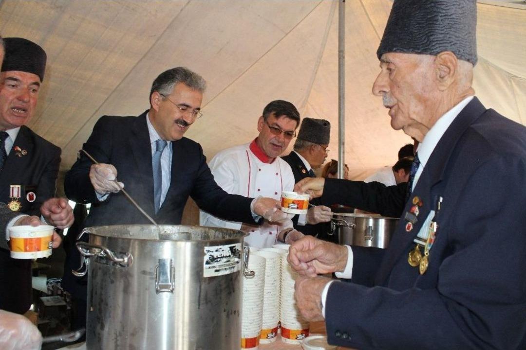 &Ccedil;anakkale Ruhu İzmir&rsquo;de Canlandı