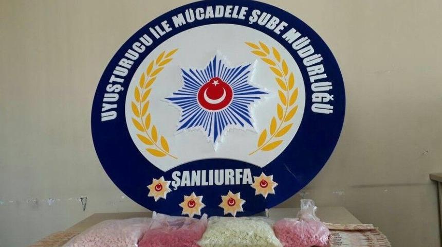 Şanlıurfa&rsquo;da Uyuşturucu Hap Ve Sahte Para Ele Ge&ccedil;irildi