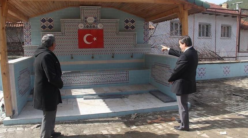 Okul Bahçesine Çeşme Yaptırdı