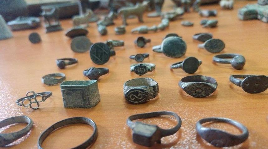 Jandarma Ele Geçirdiği Tarihi Eserleri Müzeye Teslim Etti