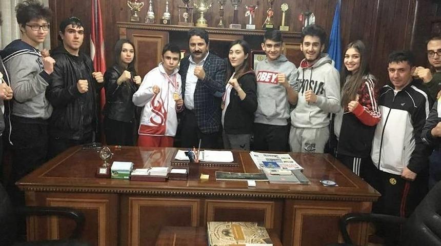 Seyitgazi&rsquo;den 2 Şampiyon