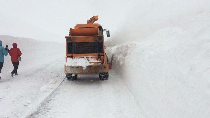 Van Bahçesaray Yolunda Karla Mücadele Çalışmaları Başladı G1