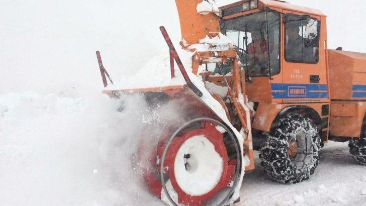 Van Bahçesaray Yolunda Karla Mücadele Çalışmaları Başladı G2