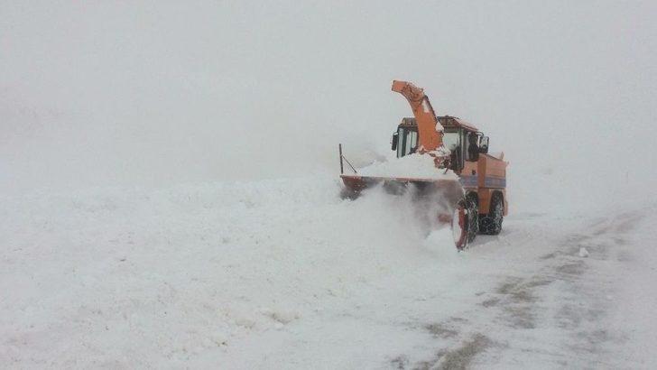 Van Bahçesaray Yolunda Karla Mücadele Çalışmaları Başladı G4