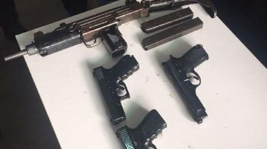 3 Pkk'lı İzmir'de Suikast Silahlarıyla Yakalandı