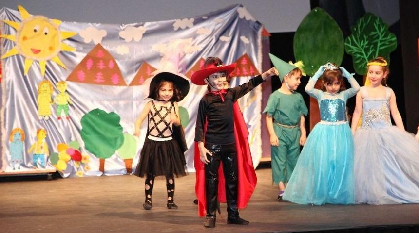 Anaokulu &Ouml;ğrencilerinden Tiyatro G&ouml;sterisi