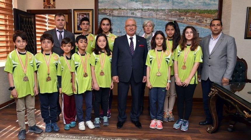 Oryantiring Şampiyonasından 10 Madalyayla Dönen Sporculara Başkan Kocamaz’dan Kutlama