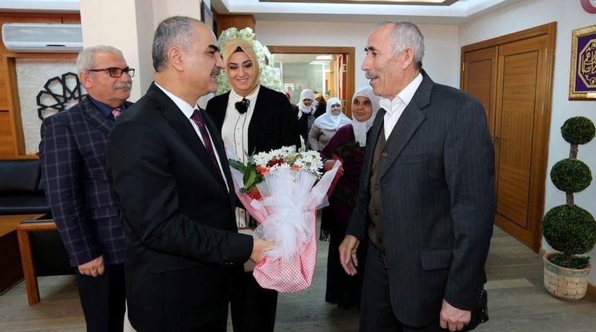 Başkan Aydın:"yaşlılarımıza Can Yoldaşı Olmaya &Ccedil;alışıyoruz"