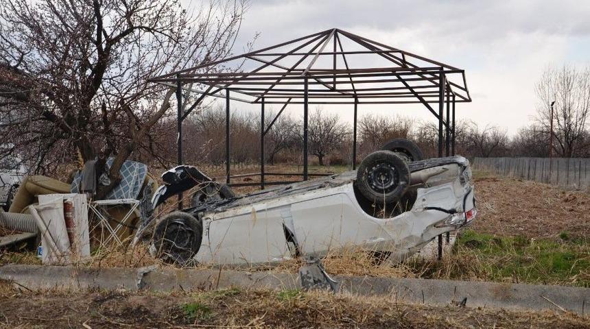 &Uuml;niversite &Ouml;ğrencisi 3 Kızın Hız Tutkusu Az Kalsın Faciayla Sonu&ccedil;lanacaktı