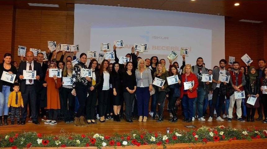 İstihdam Fuarında Cv Hazırlama Ve İş Başvurularını Geliştirme Semineri