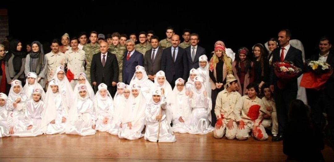 18 Mart &Ccedil;anakkale Zaferi Anma Etkinliğinde Bu Kez &Ouml;ğrenciler Sahnedeydi