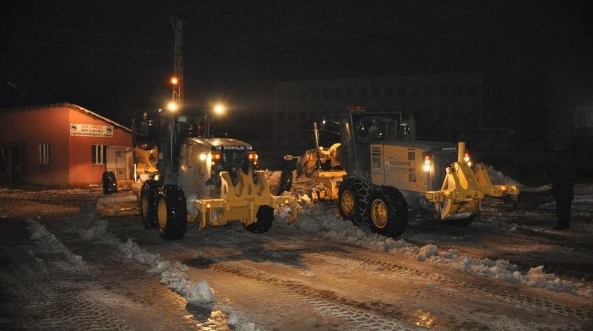 Y&uuml;ksekova&rsquo;da Kar M&uuml;cadele &Ccedil;alışması