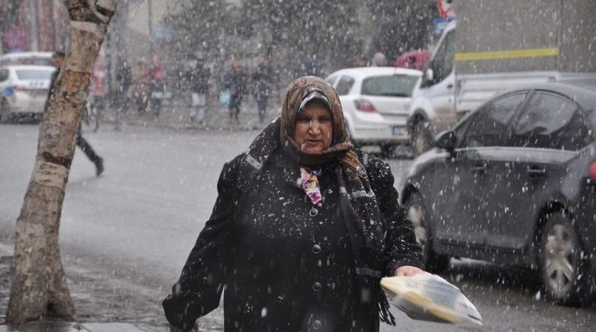 Kars&rsquo;ta Yoğun Kar Yağışı