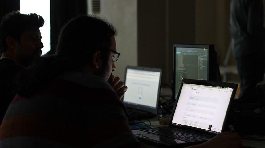 Siber Saldırılar Hk&uuml;&rsquo;de Masaya Yatırıldı