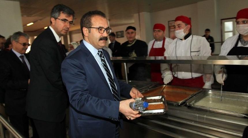 Rek&ouml;r G&uuml;r, &Ouml;ğrencilerle Birlikte &Ccedil;anakkale Men&uuml;s&uuml; Yedi