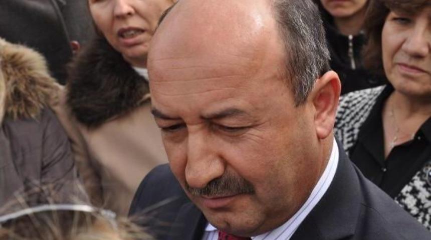 G&ouml;rev Yeri Değiştirilen Hizmetli Kadın, Zorla Okula Girmeye Kalktı (2)