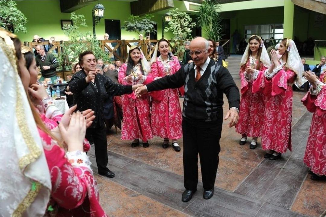 Huzurevinde "sizi Bekleyenler Var" Etkinliği