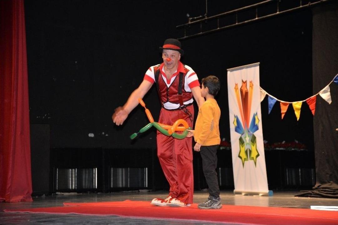 &Ccedil;ocuklar Rus Ekibi Red-blue İle Eğlenceli Anlar Yaşadı