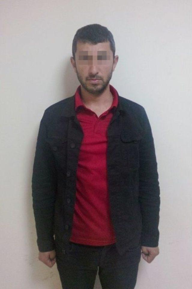 İzmir’de 3 Terörist Suikast Silahıyla Yakalandı