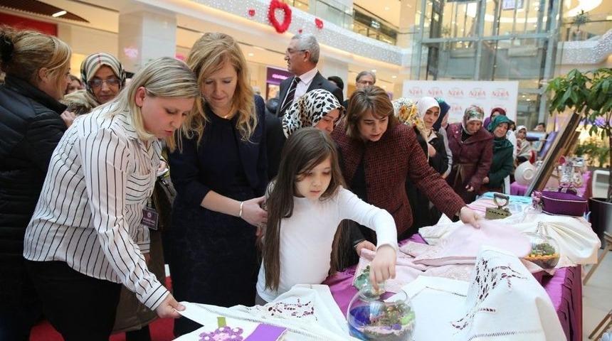 Bilgi Evi Kursiyerlerinden El Emeği Sergisi