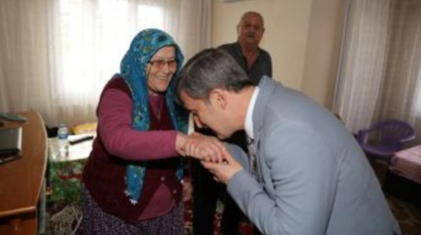 Yaşlıların Tek İsteği Hoş Sohbet Ve Hatırlanmak