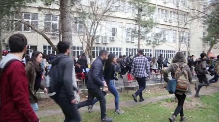 Dicle &Uuml;niversitesi'nde Nevruz Gerginliği: 16 &Ouml;ğrenci G&ouml;zaltına Alındı