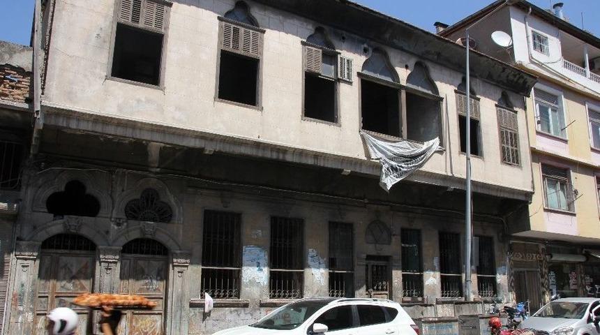 Metruk Binalar Korku Sa&ccedil;ıyor