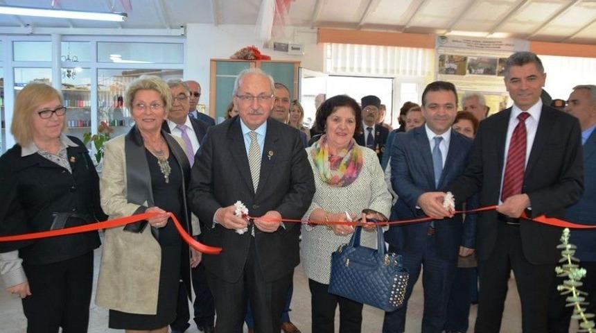 Huzurevi&rsquo;nde Hat Ve El Sanatları Sergisi A&ccedil;ıldı