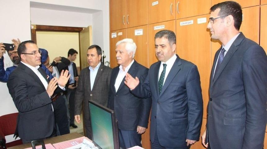 Milletvekili Fırat Kahta İl&ccedil;esinde Referandum &Ccedil;alışmalarını S&uuml;rd&uuml;r&uuml;yor