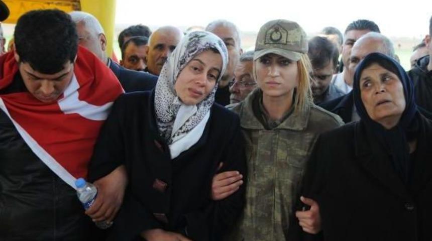 Şehit Y&uuml;zbaşı'nın Cenazesi Gaziantep'te (2)