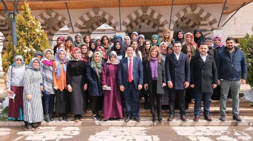 Ak Parti Grup Başkan Vekili İnce&ouml;z Ve Başkan Yazgı Gen&ccedil;lerle Buluştu