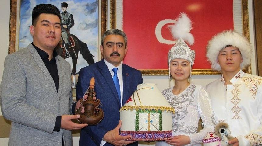 Nazilli&rsquo;ye Gelebilmek İ&ccedil;in &Uuml;lkelerinde Konser Verdiler