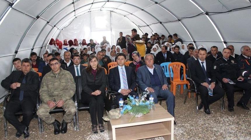 Depremzedeler &Ccedil;anakkale Zaferini Kutladı