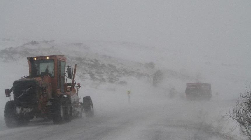 Kar Yağışı Sahara Ge&ccedil;idi&rsquo;nde Ulaşımı Aksattı