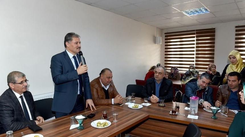 Yetimler Kervanı Derneğini Ziyaret Eden Başkan &Ccedil;akır: