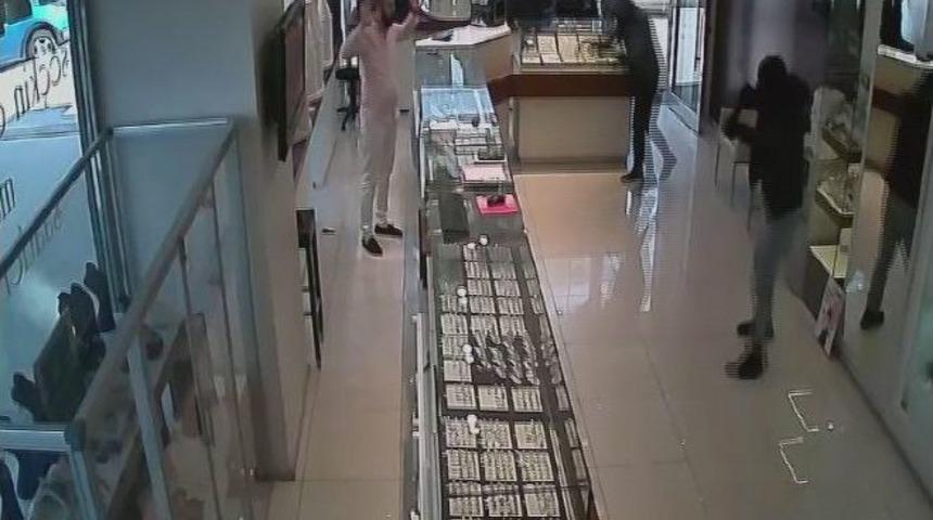 Silahlı Kuyumcu Soygununun Zanlıları Tutuklandı