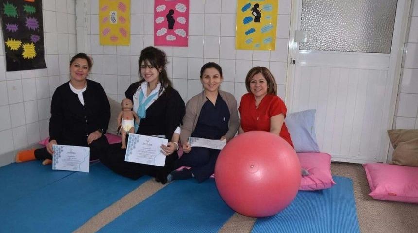 Bu Okulda Anne Adaylarının Doğum Endişesi Azaltılıyor