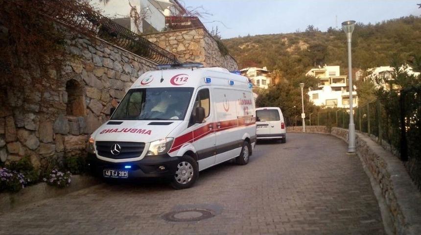 Yolda Buldukları Alzheimer Hastası Kadını Evine G&ouml;t&uuml;ren Polisler Şoke Oldu