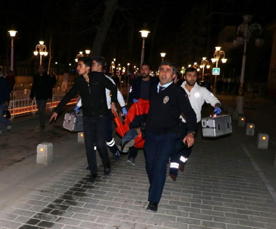 Kafede Silahlı Kavga: 2 &Ouml;l&uuml;, 9 Yaralı